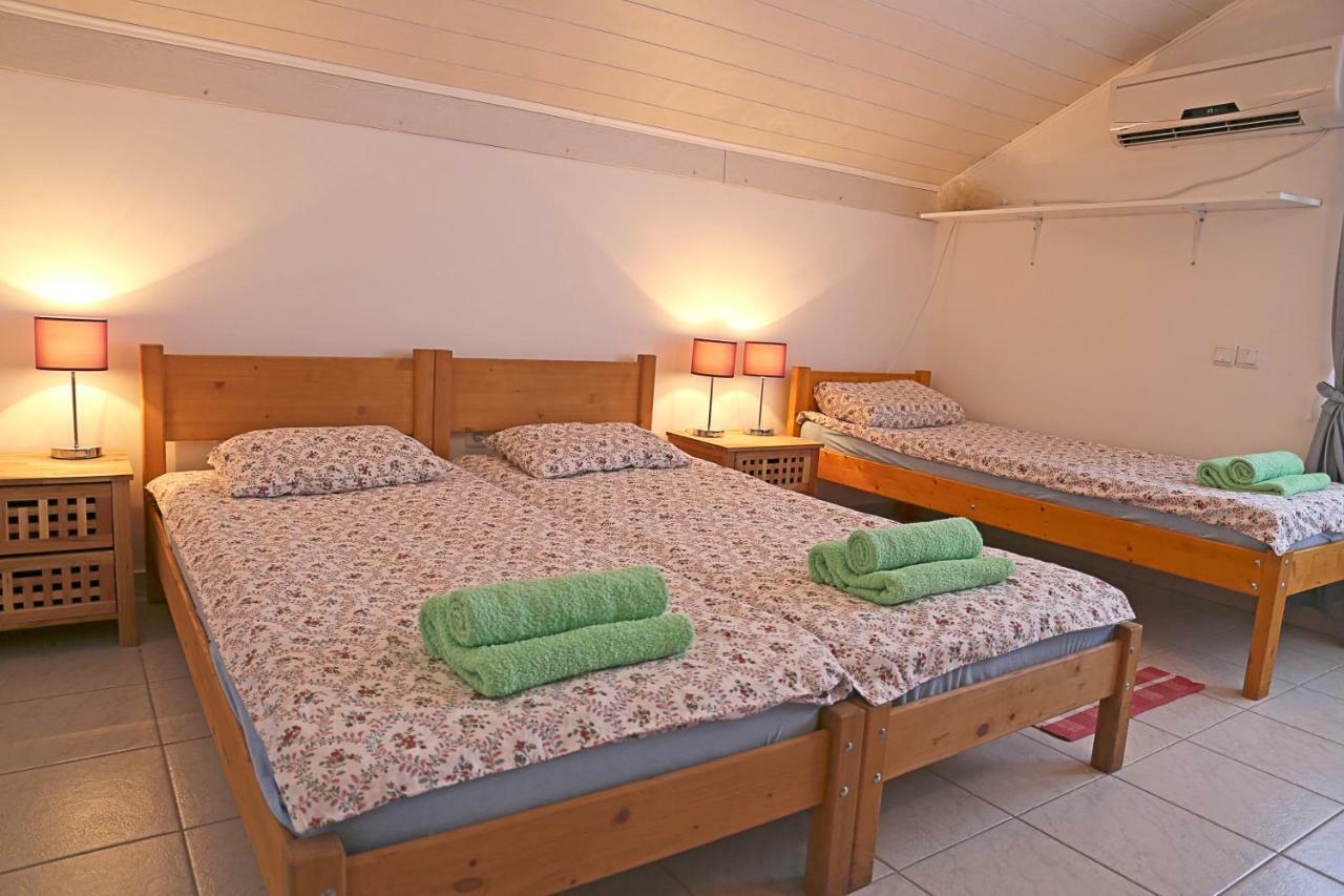 Apartments Mira Gornji Karin Esterno foto