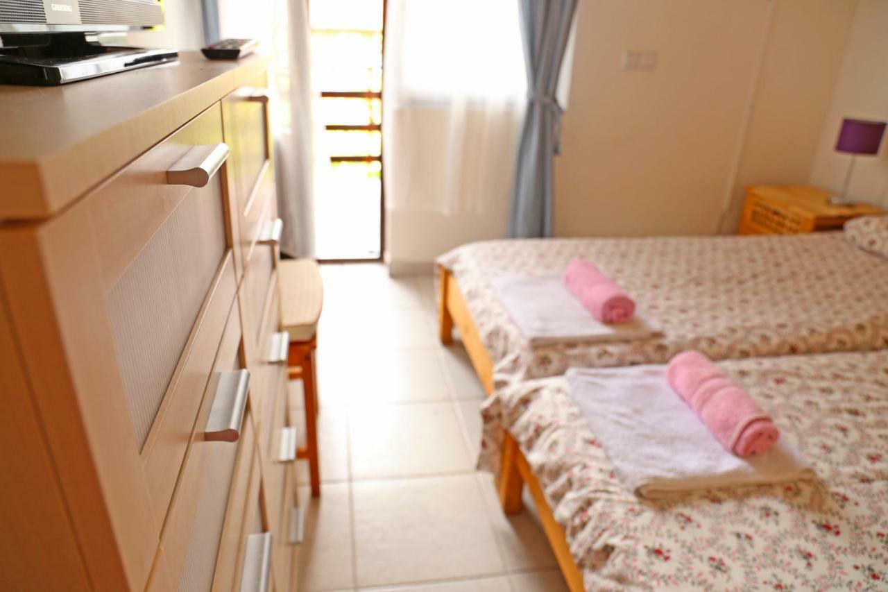 Apartments Mira Gornji Karin Esterno foto